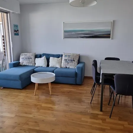 Face A La En Premiere Ligne Pour 6 Personnes Avec Menage Linge Et Wifi アパート