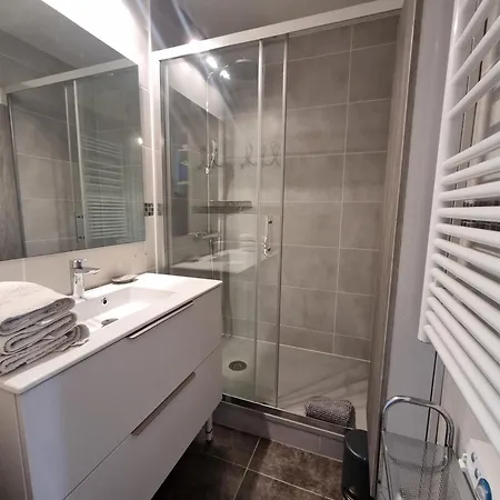 Face A La En Premiere Ligne Pour 6 Personnes Avec Menage Linge Et Wifi Apartman