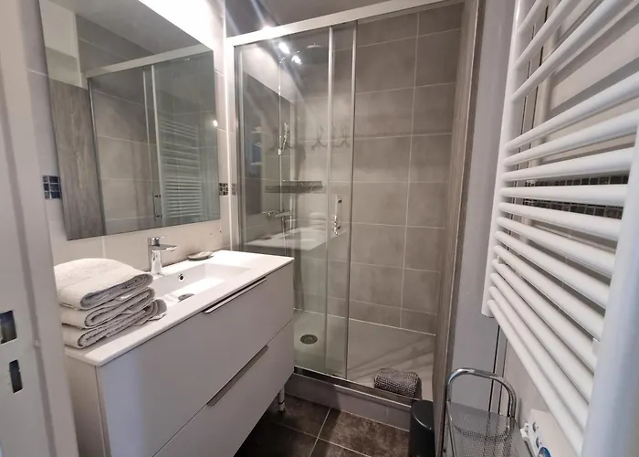 Face A La En Premiere Ligne Pour 6 Personnes Avec Menage Linge Et Wifi アパート